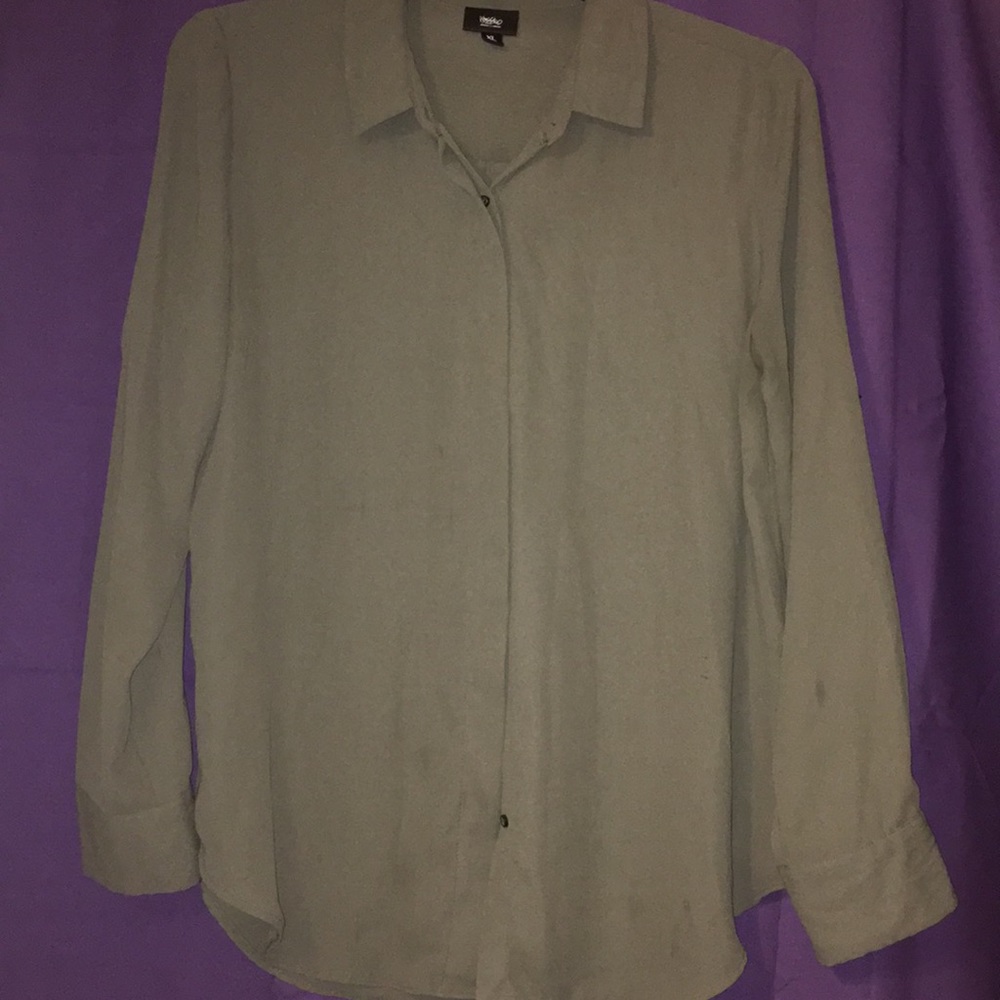 Long sleeve shirt.